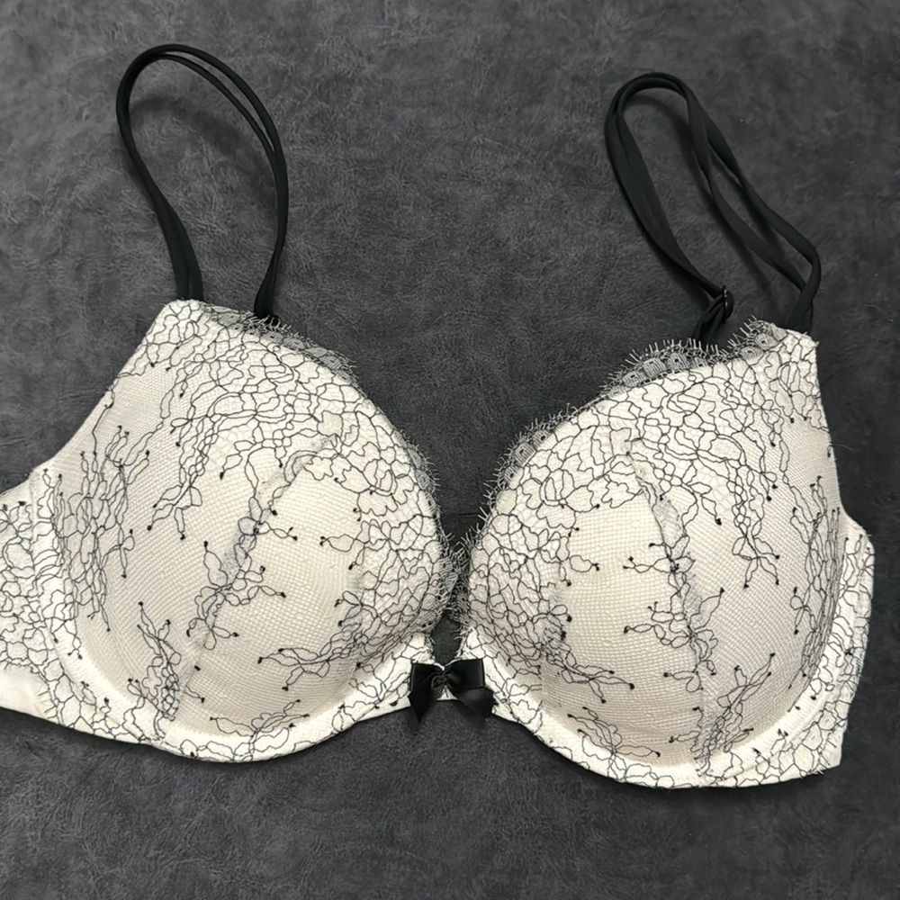 Victoria’s Secret very sexy, push-up bra lace